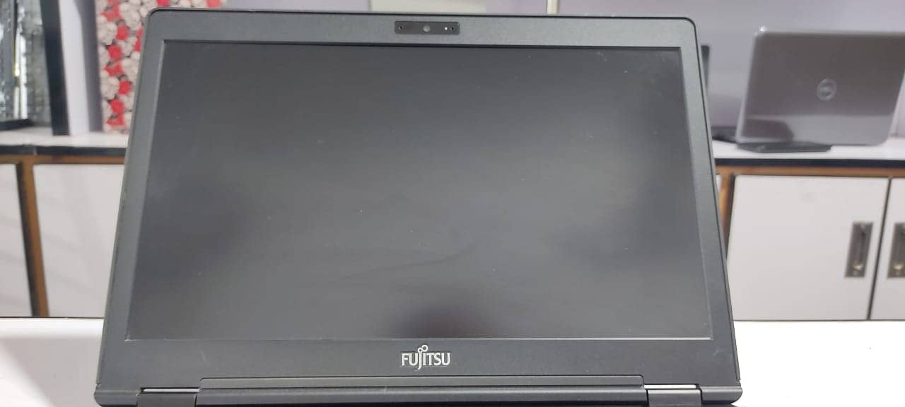 Fujitsu Made in Japan 8gb Ram, 256gb SSD 6