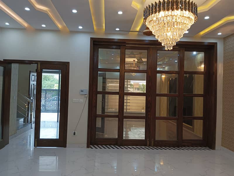 10 Marla Lower Portion Available For Rent In Bahria Town Lahore. 5