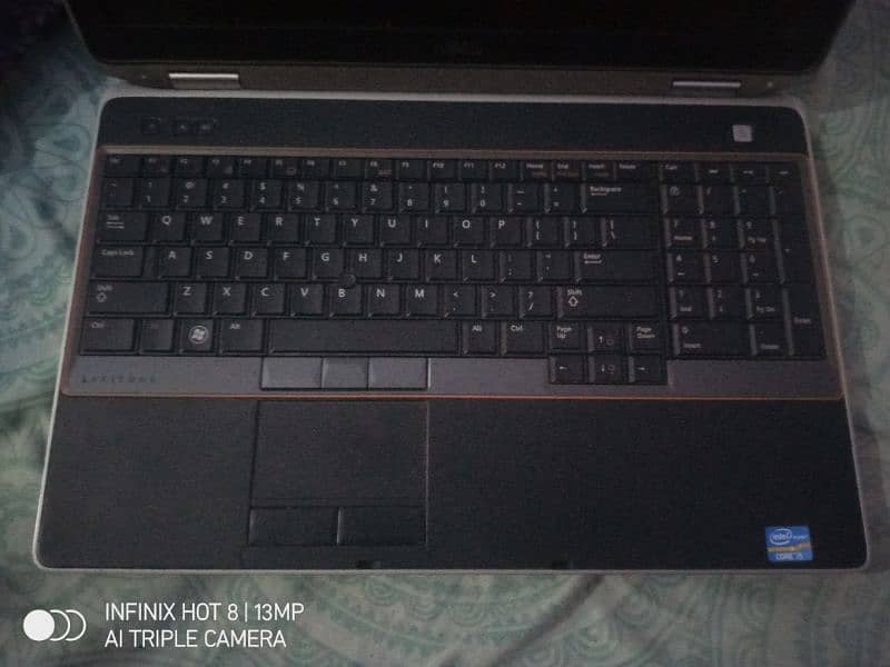 dell laptop with 8gn ram ssd+hhd 3
