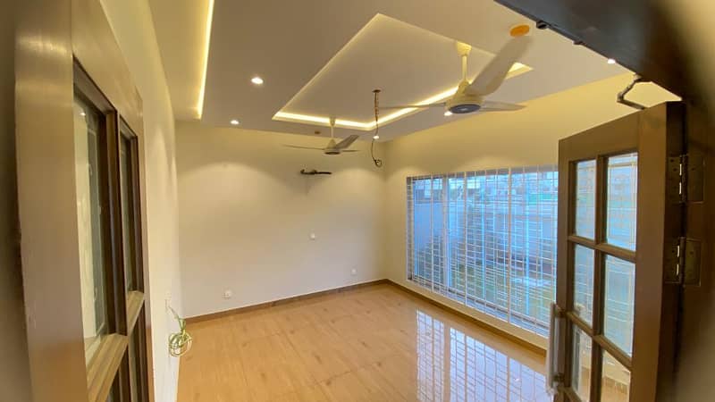1 Kanal House For Rent in Phase 6 DHA Lahore Prime Location 3