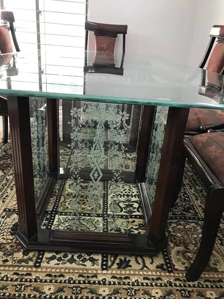 Good condition dinning table with 8 chairs 1