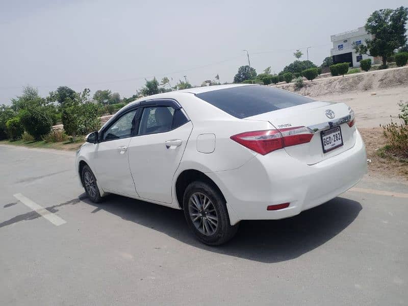 Toyota Corolla GLI 2015/2016 1