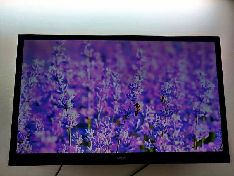 Samsung 32" FHD 1080P LED TV + Mi box 4K Ultra HDR | Android Smart TV 3