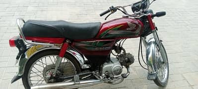 Honda 70 Red, like new condition Honda 70, one hand use bike 70