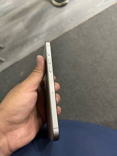 iPhone 15 pro max natural titanium 256gb 2