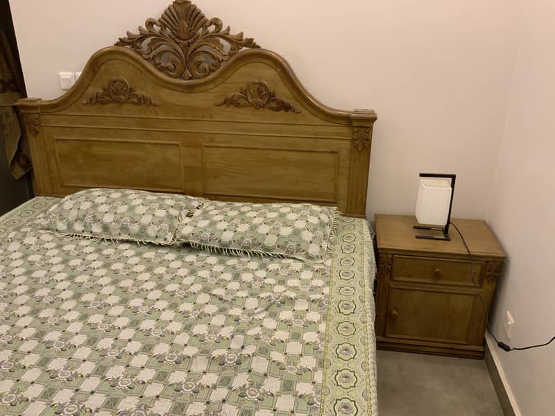 Double bed with mattress, side tables and dressing table 2