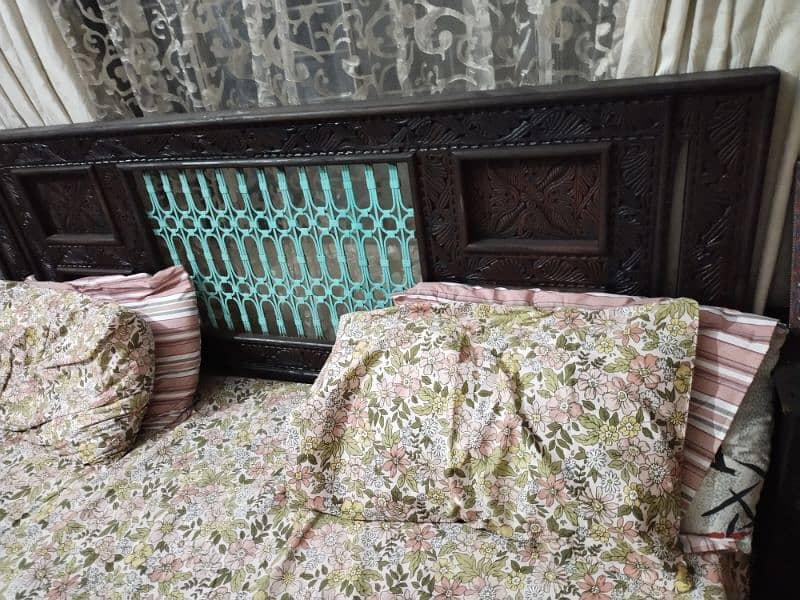 selling a beautiful bed with a mirror 1