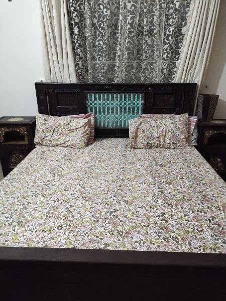 selling a beautiful bed with a mirror 8