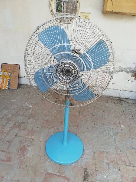 Pedastal  Fan Large size in good condition for sale 0