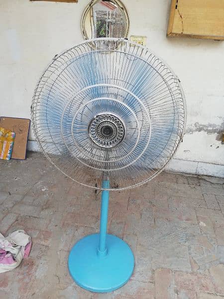 Pedastal  Fan Large size in good condition for sale 1