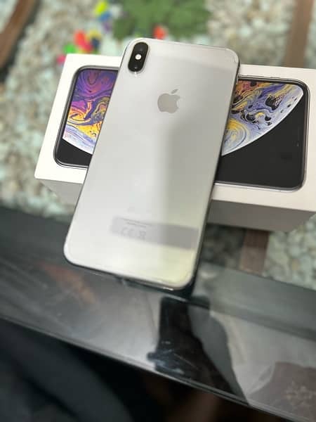IPHONE XS MAX 64Gb water pack phone 10/10 0