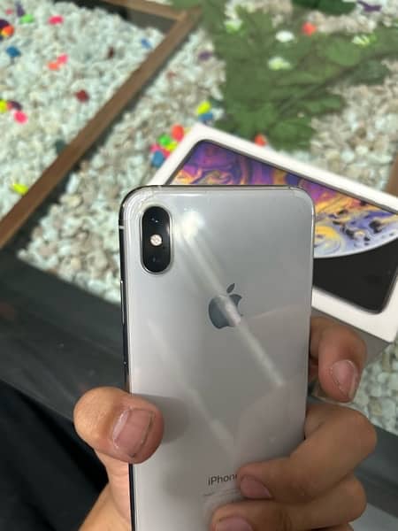 IPHONE XS MAX 64Gb water pack phone 10/10 4