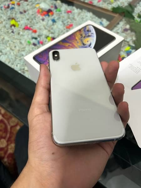 IPHONE XS MAX 64Gb water pack phone 10/10 8