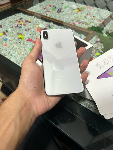 IPHONE XS MAX 64Gb water pack phone 10/10 9