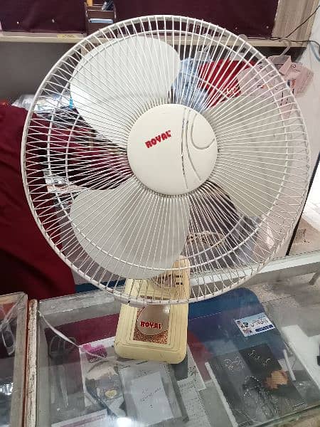 Royal bracket fan in very good condition no repire 1