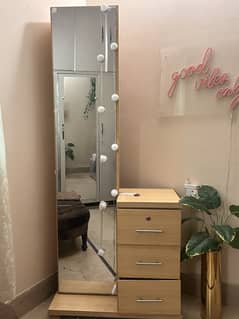 Full lenght mirror dressing table