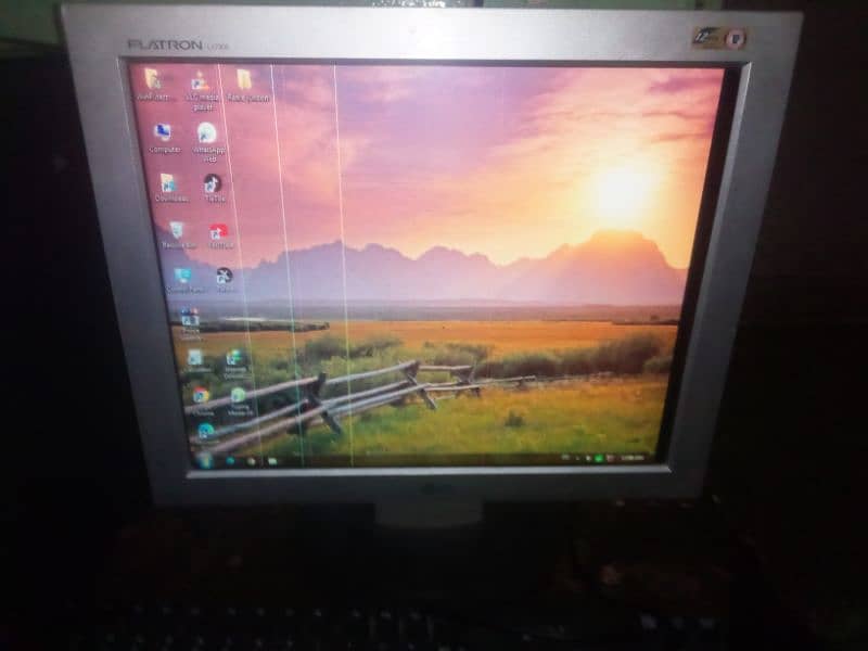 Lenovo LCD hn or CPU bhi or keyboard or mouse bhi Pura set hn 4