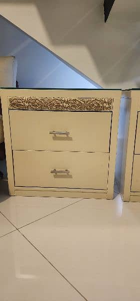 2 side drawers and 1 dressing table for sale 6