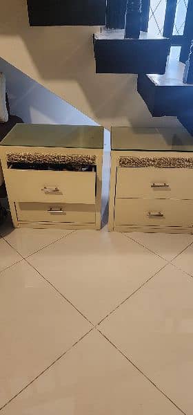 2 side drawers and 1 dressing table for sale 8