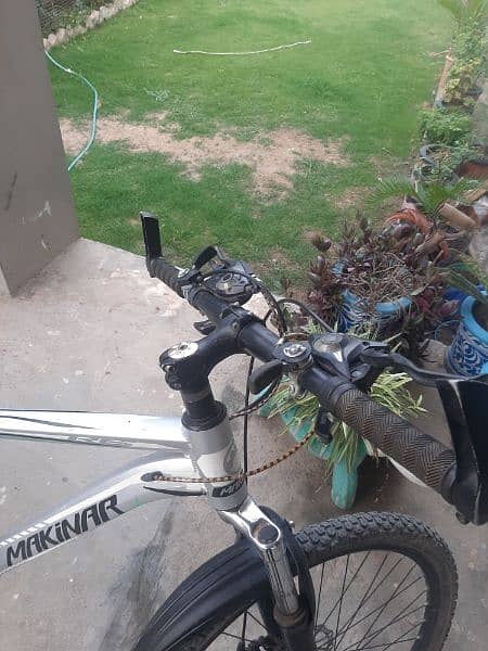 Mountain bike with aluminium frame 2