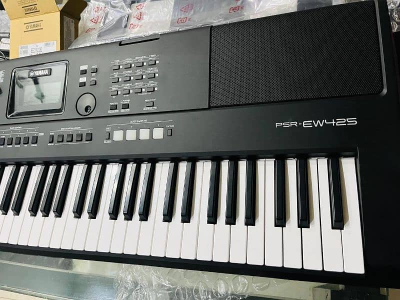 Yamaha EW425 1