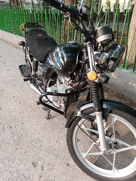 Suzuki 150 good condition 03274076648 9