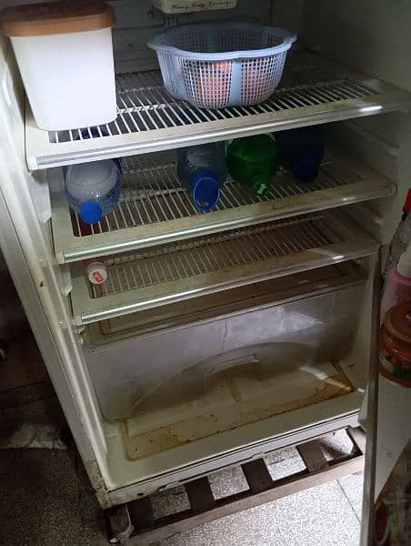 condition 10/9 Dawlance fridge 1