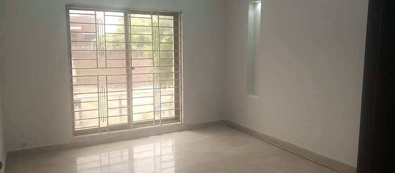 10MARLA UPPER PORTION FOR RENT IN IRAS BLOCK BAHRIA TOWN LAHORE 0