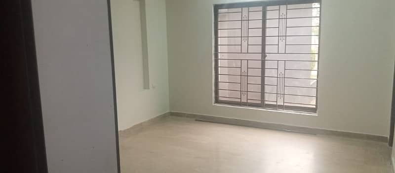 10MARLA UPPER PORTION FOR RENT IN IRAS BLOCK BAHRIA TOWN LAHORE 8