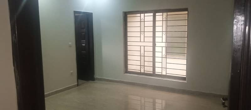 10MARLA UPPER PORTION FOR RENT IN IRAS BLOCK BAHRIA TOWN LAHORE 10