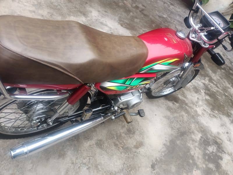 HONDA CD 70.2021 model.  Red colour 0