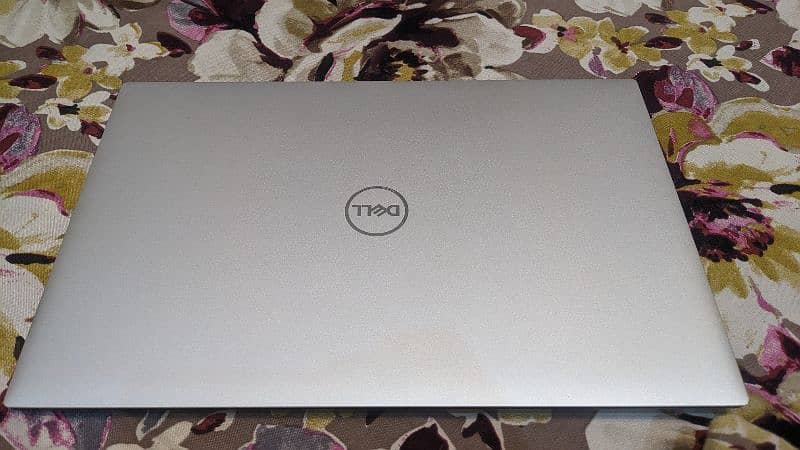 DELL XPS 17 9700 0