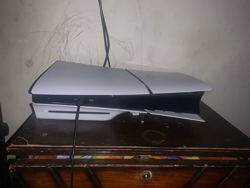 ps5 slim with 2 controllers 0