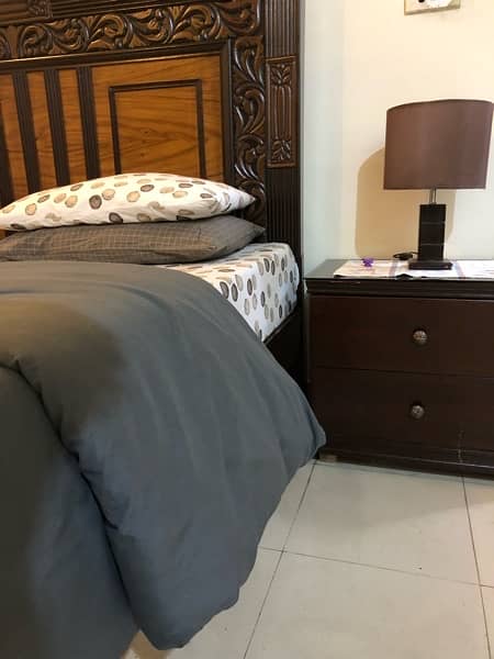 free bed sheets with king size bed 2 side tables and dressing table 5