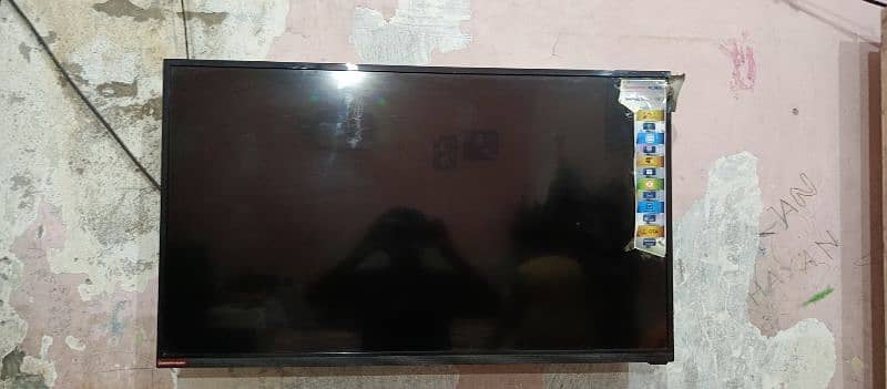 Changhong Ruba Smart Tv 39inches with box and remote 0
