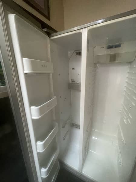 Lg double door fridge 4