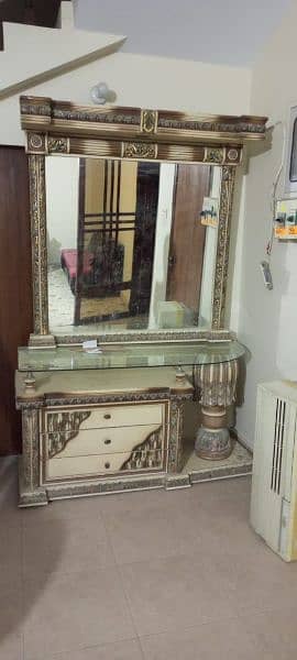 Beautiful Dressing Table, well Maintained , Available For Salr 1