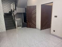 5 MARLA LIKE NEW UPPER PORTION AVAILEBAL FOR RENT IN BAHRIA TOWN LAHORE 0