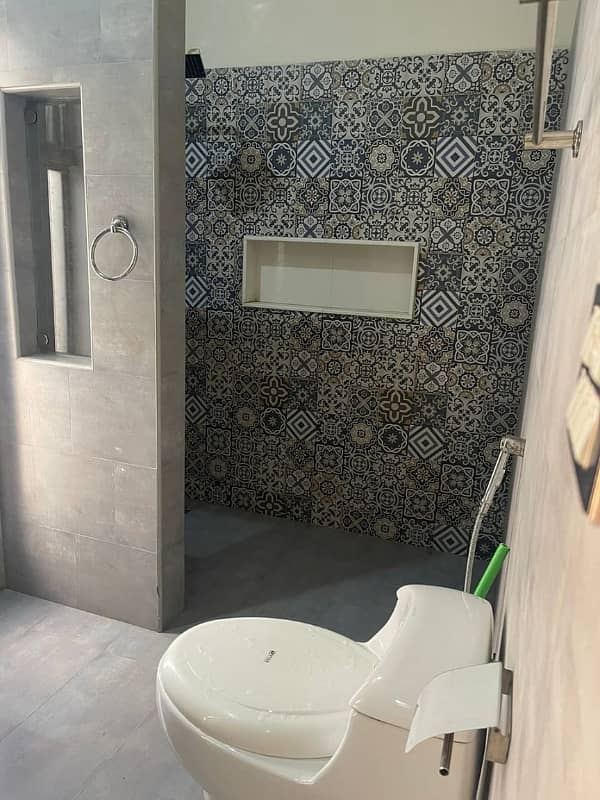 5 MARLA LIKE NEW UPPER PORTION AVAILEBAL FOR RENT IN BAHRIA TOWN LAHORE 2