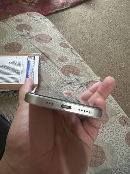 Iphone 15 pro 256gb white titanium Non PTA 0