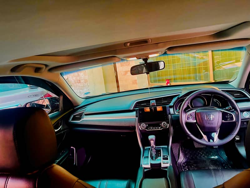 Brand new Honda Civic VTi Oriel Prosmatec 2021. Showroom condition 5