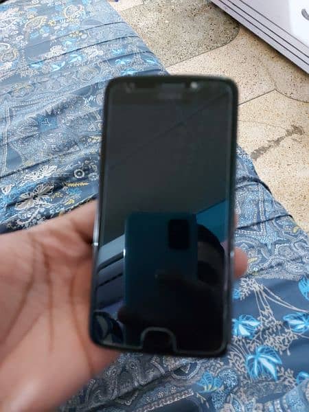 Moto E4. . . 2gb Ram. . . . 16gb Rom 2