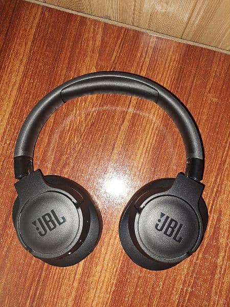 JBL TUNE 720 WIRELESS HEADPHONES 3