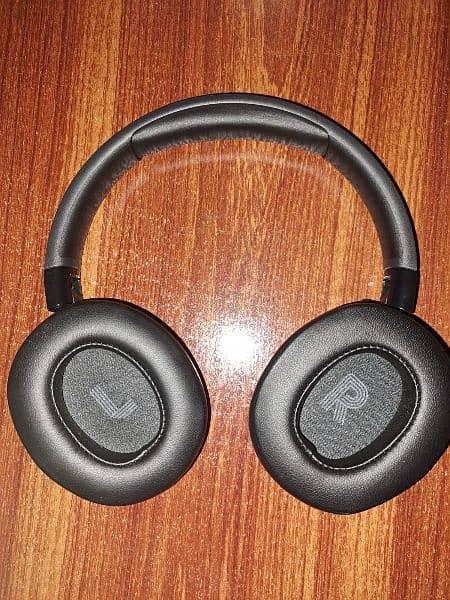 JBL TUNE 720 WIRELESS HEADPHONES 4