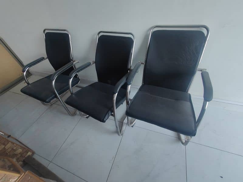 2 Counter And 3 Chairs For sale 6