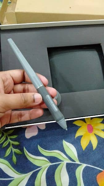 Huion hs611 graphic drawing tablet 1