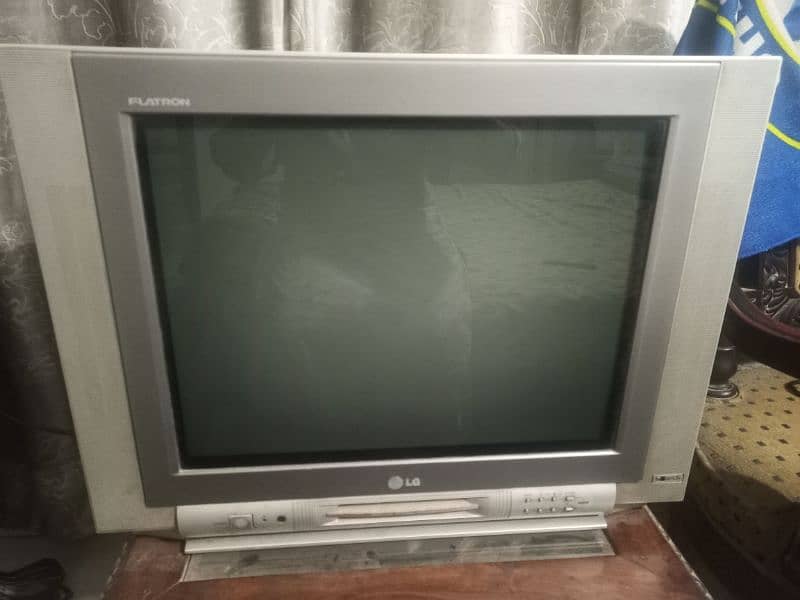 LG 32 inch box t. v 0