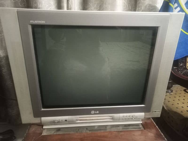 LG 32 inch box t. v 1