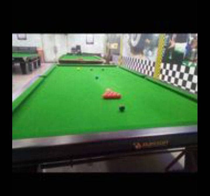 Red & White Snooker Club 8