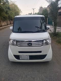 Honda N Box 2014. DR USE